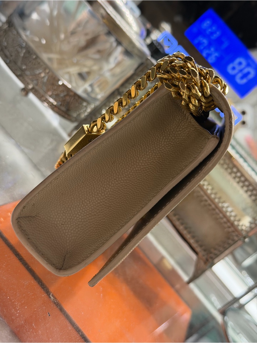 Saint Laurent Cream Leather Shoulder Bag with Gold Chain and YSL Logo - Picture 6 of 13
